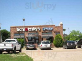 Schlotzsky's outside