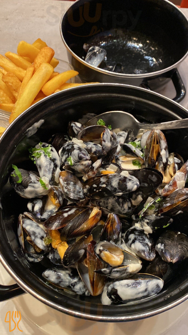 restaurant image