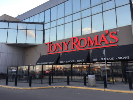 Tony Roma's outside