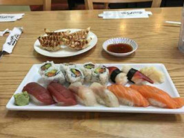 Sushi Den food