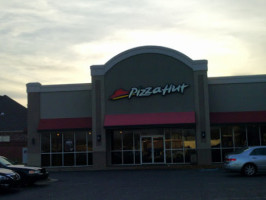 Pizza Hut outside