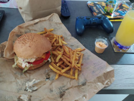 Les Burgers De L'ouest food