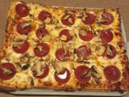 Ledo Pizza food