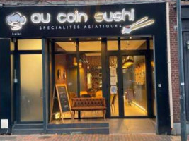 Au Coin Sushi inside