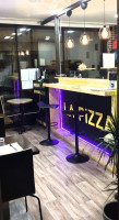 La Pizza Montrouge inside