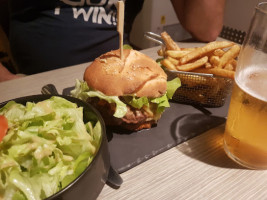 L'oustalet Buffet De La Gare food