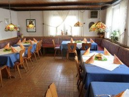 Gasthaus Zum Lowen inside