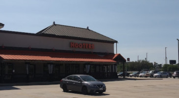 Hooters outside