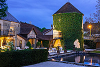 Le Chateau De Courban outside