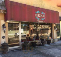 Enzzo's Trattoria outside