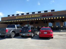 Buffalo Wild Wings outside