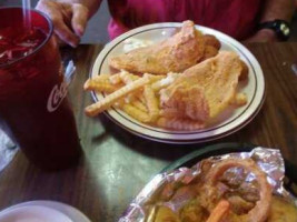 Mom's Kountry Cafe food