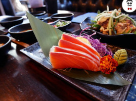 Momo Sukiyaki & Shabu Shabu food