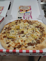 Pizza Max food