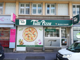 Tutti Pizza Charles De Fitte food