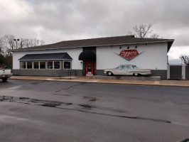 Reggie's Burgers, Dogs Fries outside