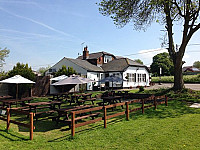 The Black Horse outside