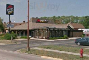 Pizza Hut outside