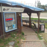 Blue Owl Books outside