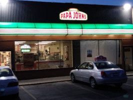 Papa Johns Pizza outside