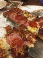 Sam's Laroma Pizza food