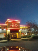 Ruby Tuesday outside