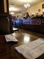 Luna's Bbq inside