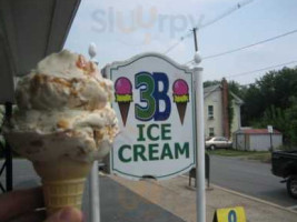 3b Ice Cream outside