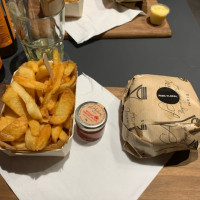 L'artisan Du Burger Levallois food