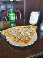 Lilo Pizza Bistro food