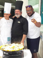 Les Trois Chênes food