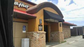 Pizza Hut outside