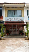 Chok Dee Thai outside