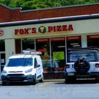 Fox's Pizza Den outside