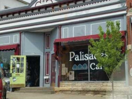 Palisades Cafe outside