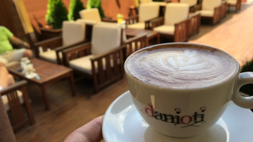 Cafeneaua Danioti inside