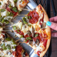 Hawthorne's New York Pizza And Highland Creek food