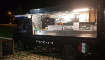 Wilki Camion Pizza Servas food