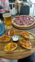 Das Craft Beer Pizza food