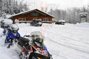 Forest Lake Country Store outside