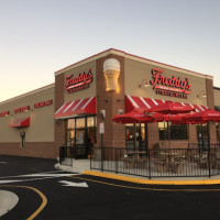 Freddy's Frozen Custard Steakburgers outside