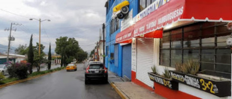 Taqueria El Trompo outside