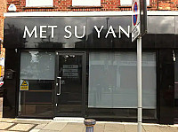 Met Su Yan outside