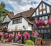 Queen's Head outside