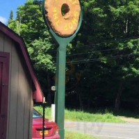 The Donut Shop outside