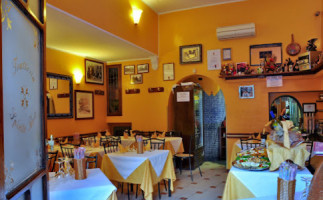 Trattoria Spirito Santo inside