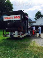 Willie T's Black Box Bbq food