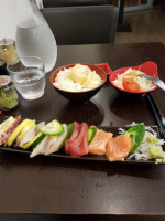 Sushi Chiwa food