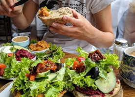 Cafe Rotkehlchen (ehrenfeld) food