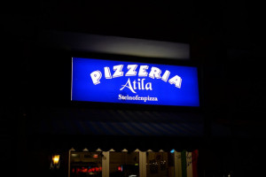 Pizzeria Atila inside